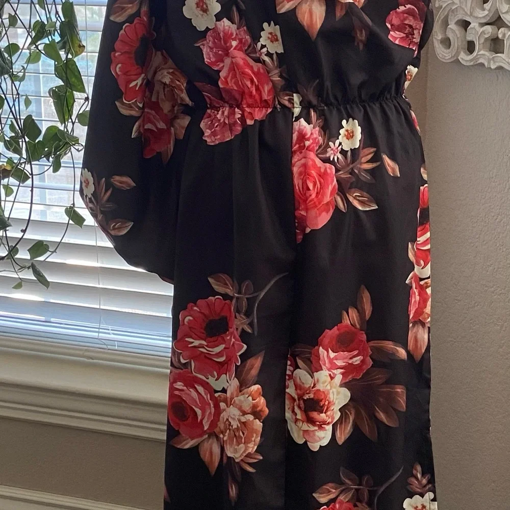 Black Floral Print Off-Shoulder Dress with split hem (slit), size M. New - Picture 3 of 11